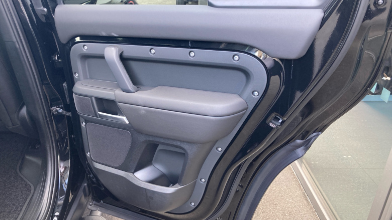 Land Rover Defender 3.0 D250 X-Dynamic SE 110 5dr Auto Diesel Estate